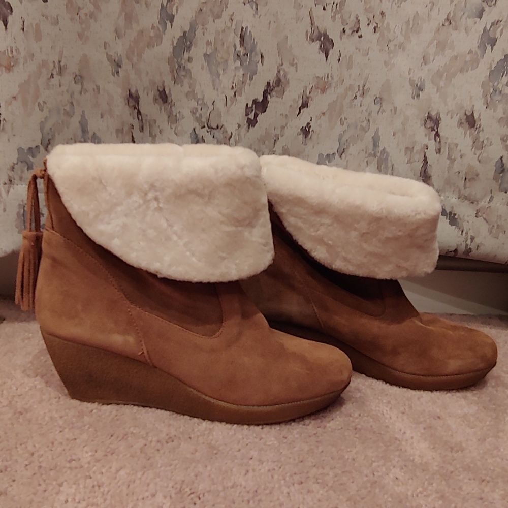 Clntl Booties Suede (9) New Without Tags - image 1